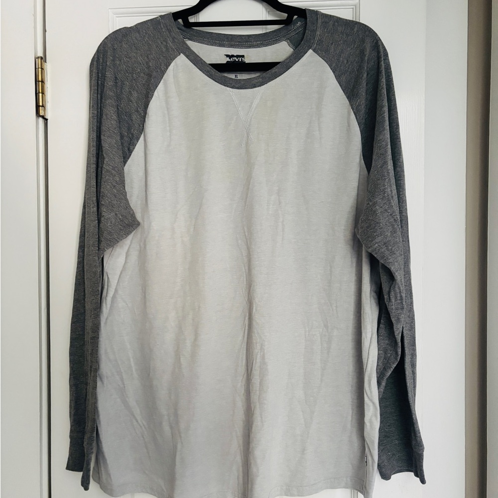Levi's two tone Gray Long Sleeve Raglan Tee